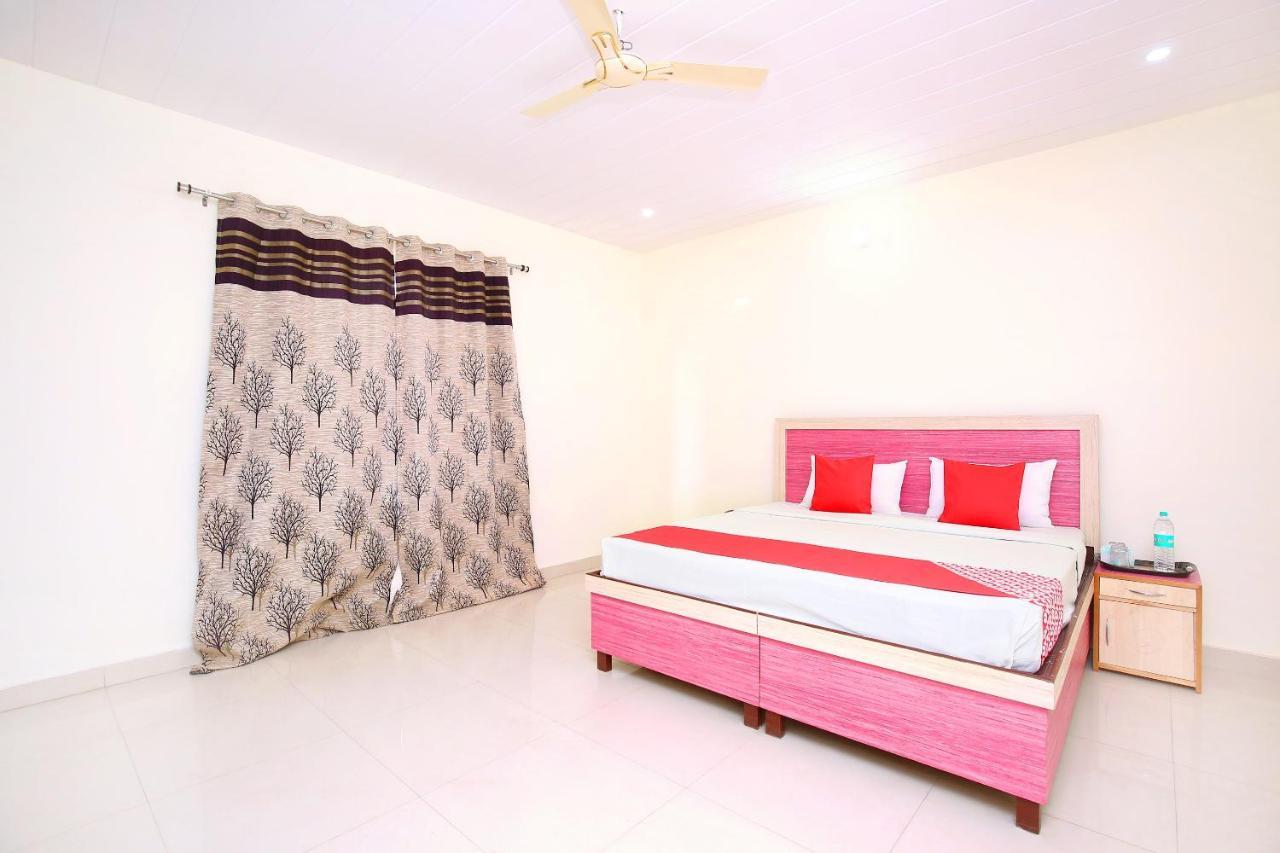 Oyo Flagship Armaan Resort Shāhpur Kültér fotó