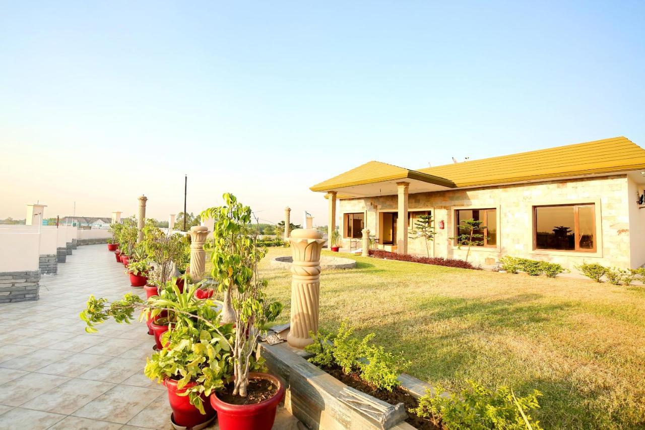 Oyo Flagship Armaan Resort Shāhpur Kültér fotó