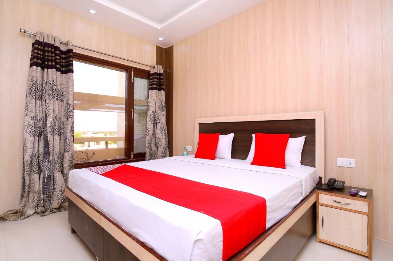 Oyo Flagship Armaan Resort Shāhpur Kültér fotó