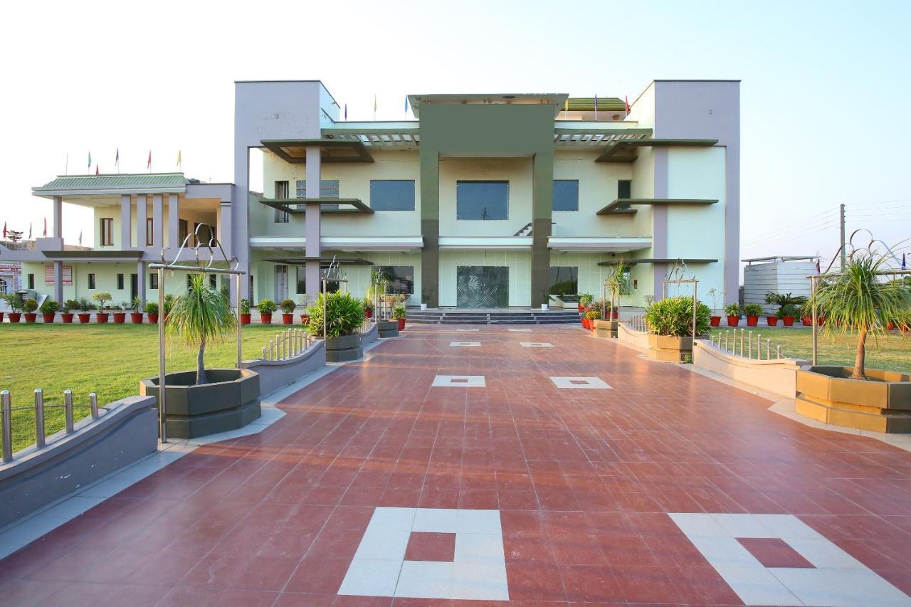 Oyo Flagship Armaan Resort Shāhpur Kültér fotó